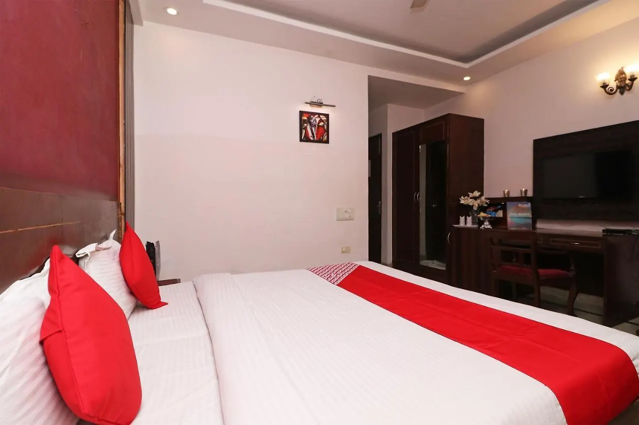 ***  Oyo 566 Hotel Soni Villa Gurgaon India